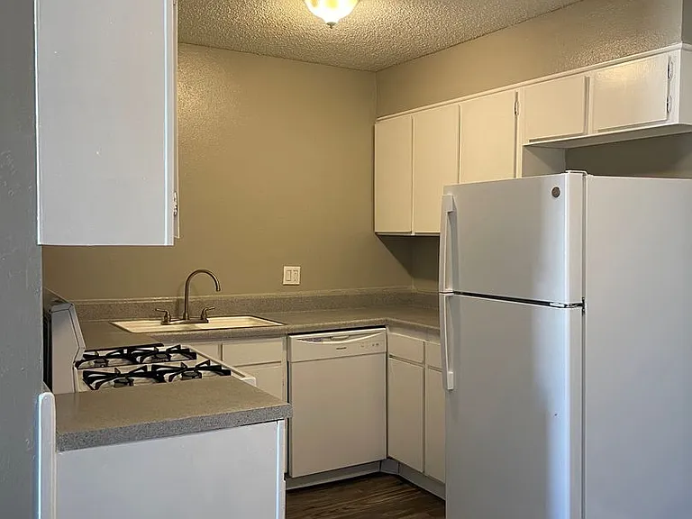 Bryant Grove Apartments — Photo 34