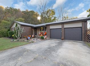 2731 E 40th, Paintsville, KY 41240