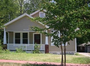 929 Avenue I, Huntsville, TX 77320