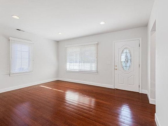 5th image of 216 Gilbert Ave