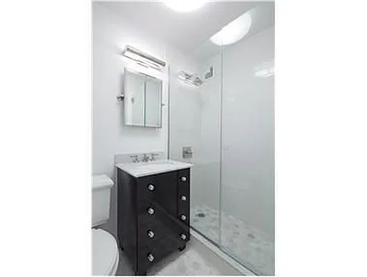 Rented by Douglas Elliman | media 14