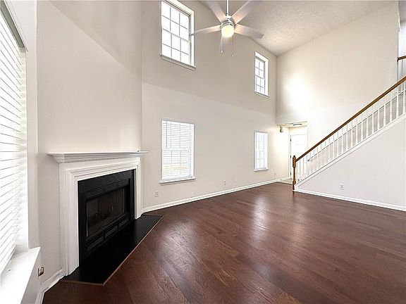 3rd image of 2150 Lexington Ln
