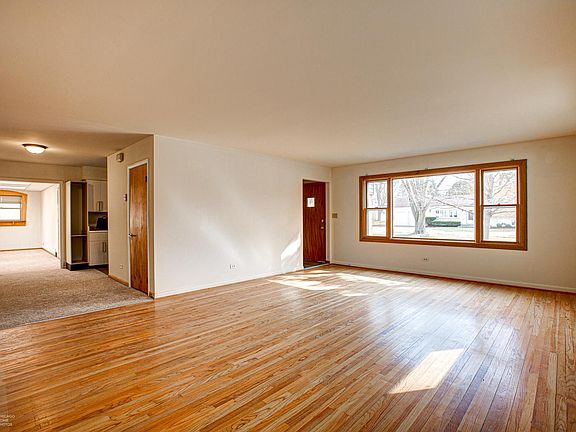 5th image of 810 Gerry St