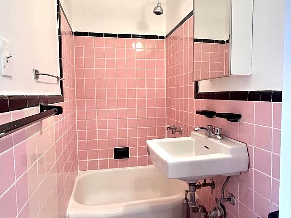5th image of 936 W End Ave APT C10