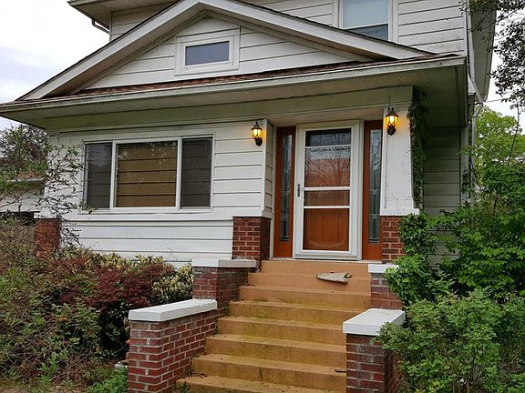 5th image of 120 Clinton Ave E