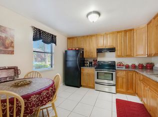 2105 Lakeview Dr W, Royal Palm Beach, FL 33411