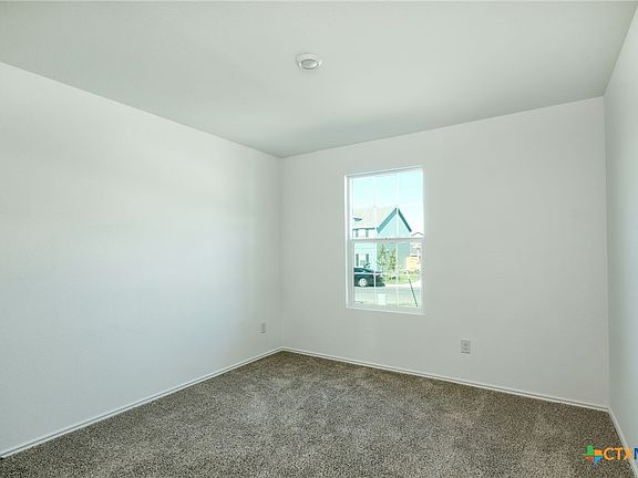 5th image of 108 Knute Rockne Way
