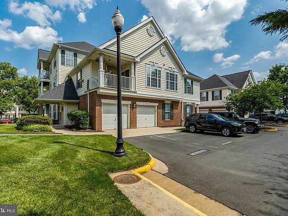 4th image of 25230 Pond View Sq Unit 102