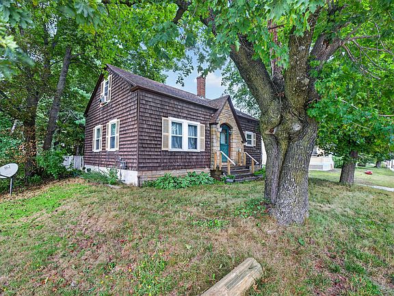 2nd image of 885 Minot Avenue