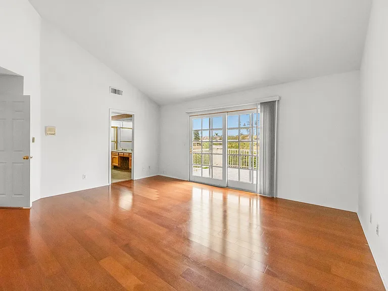 848 Devore Ave — Photo 13