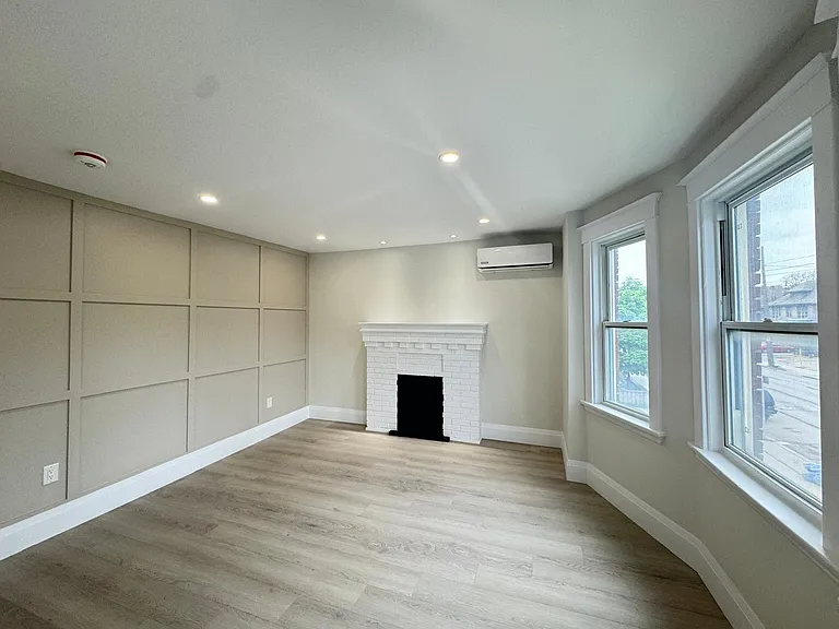 931 Main St E #4 — Photo 14