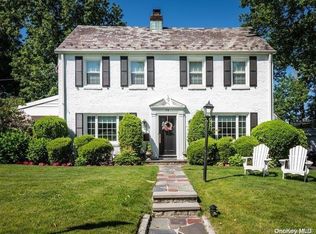 70 Ridge Cres, Manhasset, NY 11030
