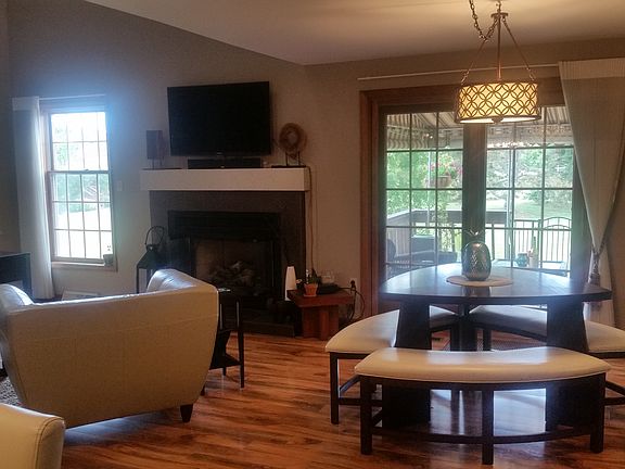 4th image of 46 Southwick Dr