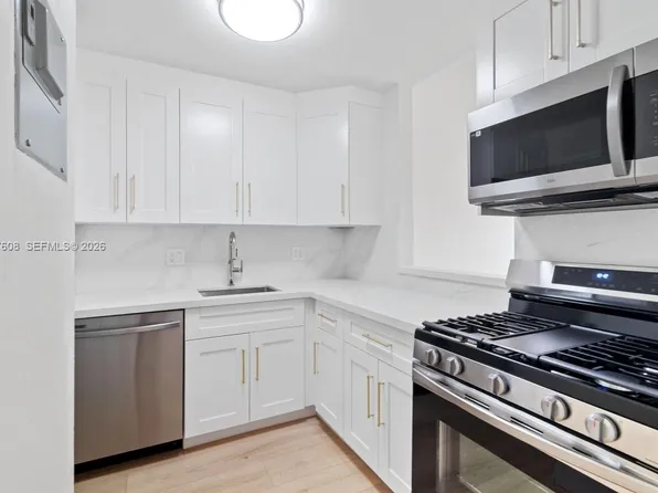 6902 N Kendall Dr APT E403, Pinecrest, FL 33156