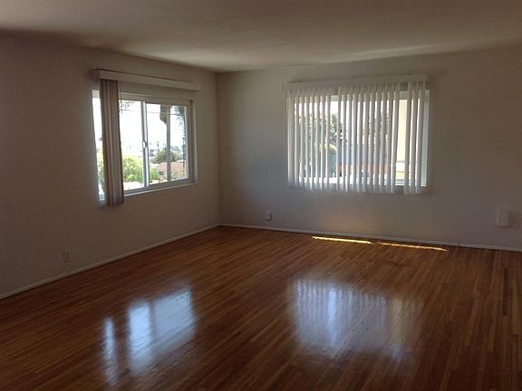 HUGE LIVING ROOM
