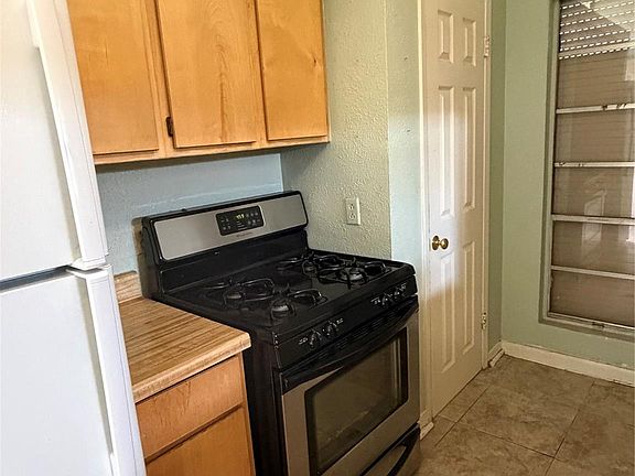 4th image of 4102 Sherwood Lane #12