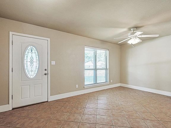 3rd image of 218 Raintree Dr