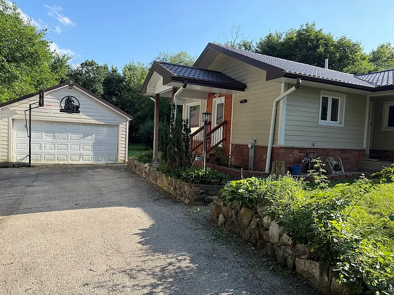 22W337 Thorndale Ave — Photo 3