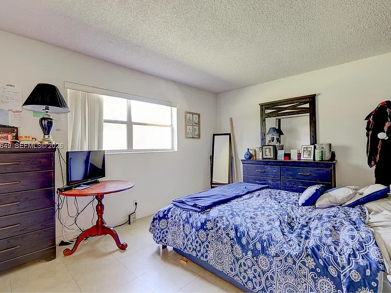 610 SE 2nd Ave #L8 — Photo 7