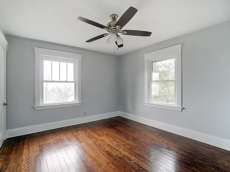 2307 Center St — Photo 35