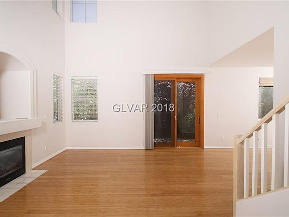 3rd image of 940 Paisley St
