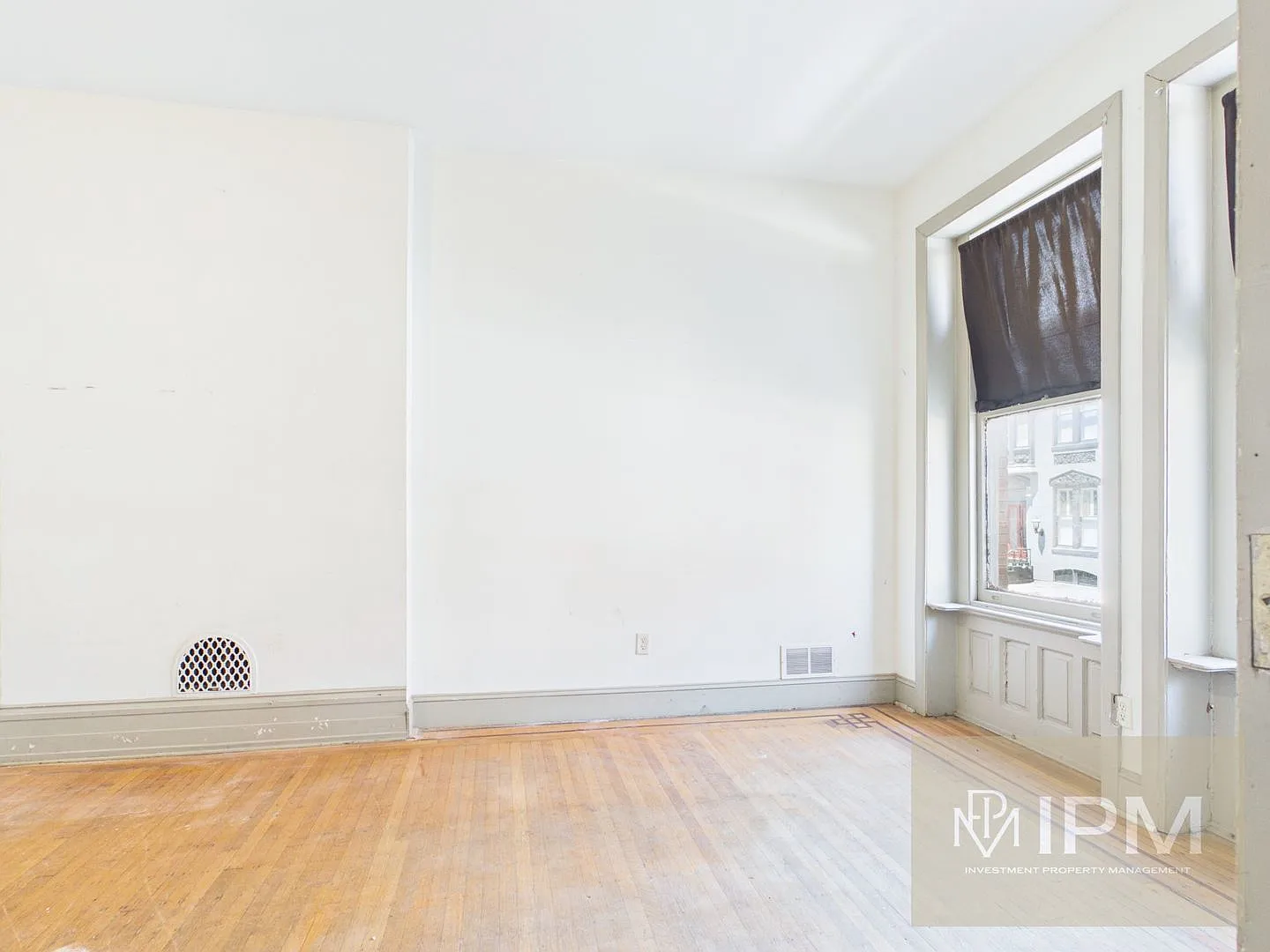 142 E Philadelphia St — Photo 2