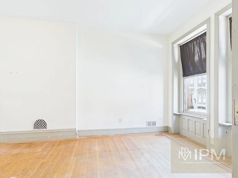 142 E Philadelphia St — Photo 4