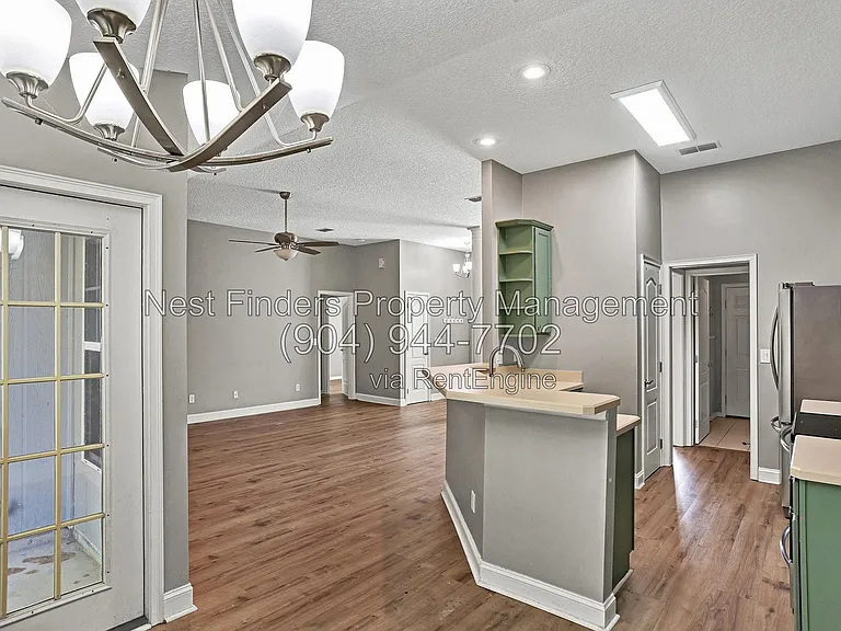 1819 Branch Vine Dr W — Photo 4