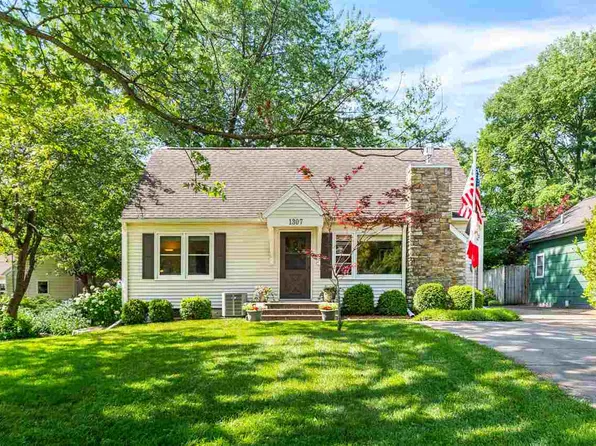 1307 E College St, Iowa City, IA 52245
