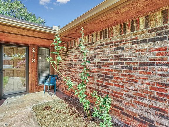 2nd image of 213 Magnolia Ave