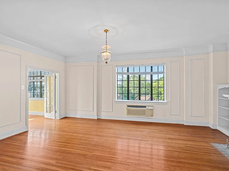 301 W 10th St #502 — Photo 14