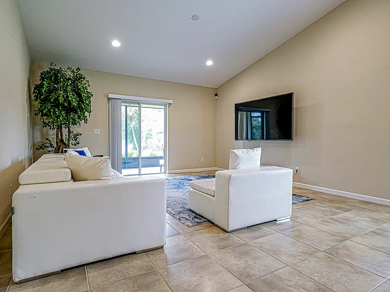 1750 Berkshire Cir SW — Photo 8