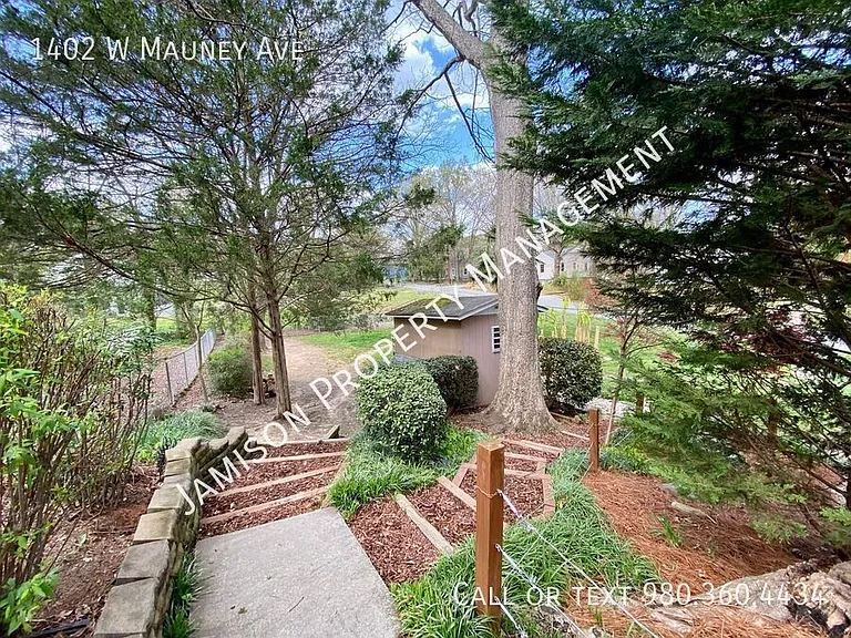 1402 W Mauney Ave — Photo 15