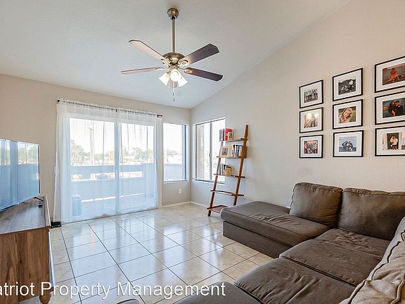 5th image of 2035 S Elm St Unit 210