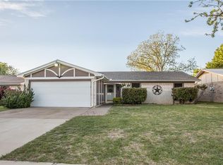 233 Countryside Dr, Arlington, TX 76014