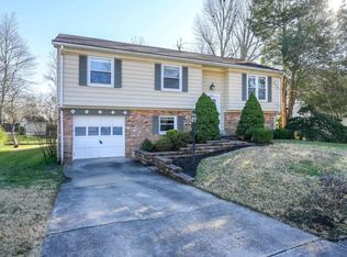 4512 Lantern Pl, Alexandria, VA 22306