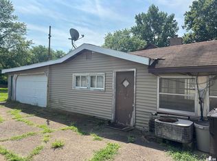 2217 Springfield Rd, East Peoria, IL 61611