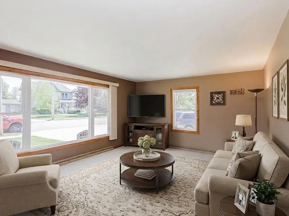 880 N 2nd Street, Platteville, WI 53818