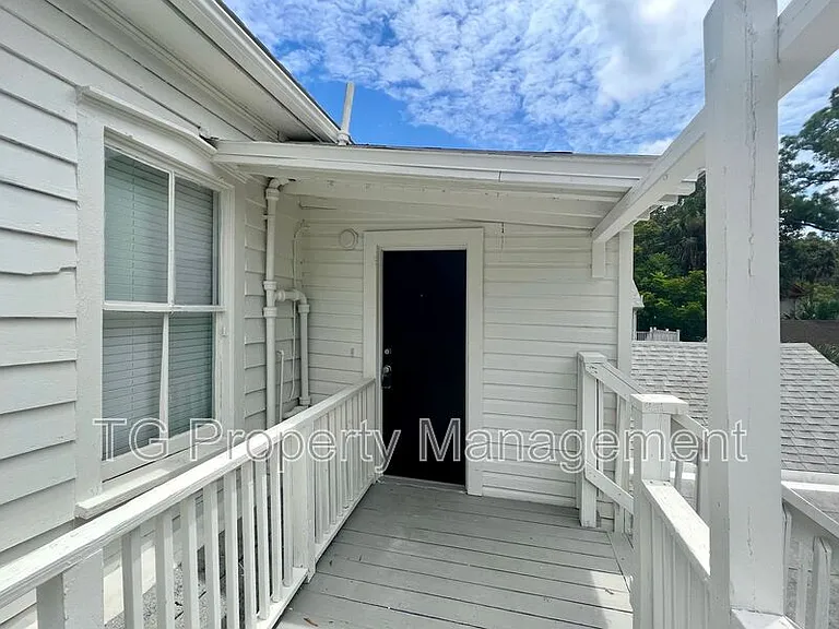 30 Sanford St #B — Photo 3