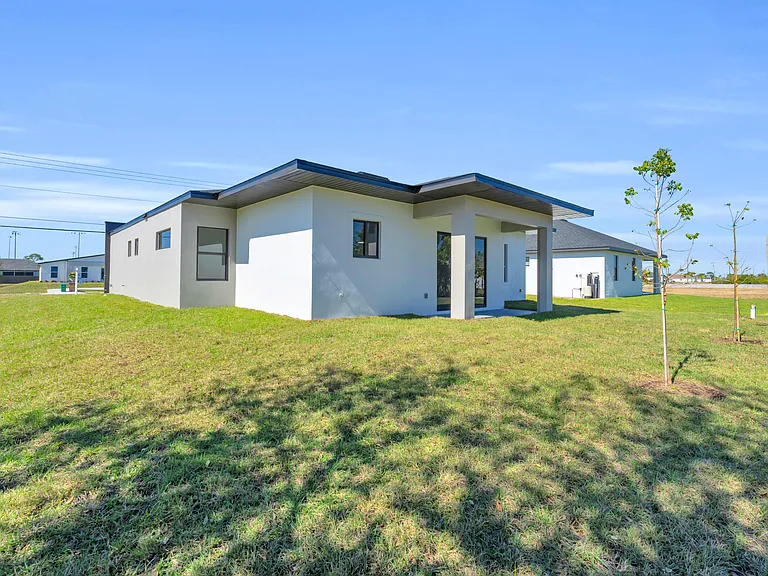 1021 Chiquita Blvd N — Photo 33
