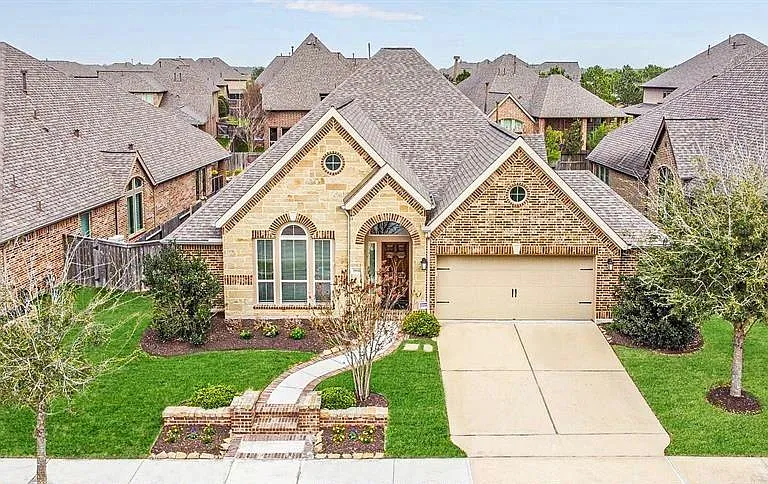 18614 Town Bluff Dr — Photo 1