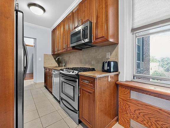 4th image of 69-09 108th St APT 504