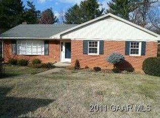 2422 Pinehill Cres, Staunton, VA 24401