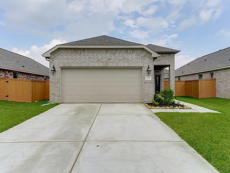 1229 Red Hills Dr — Photo 3