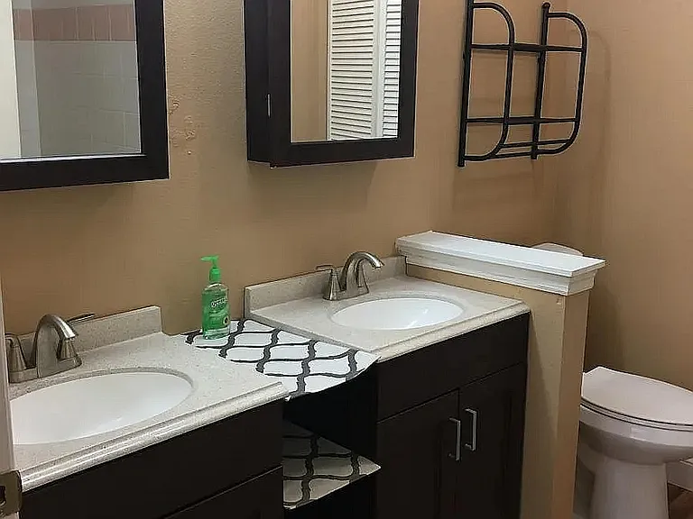 10570 Windsor Lake Ct — Photo 11