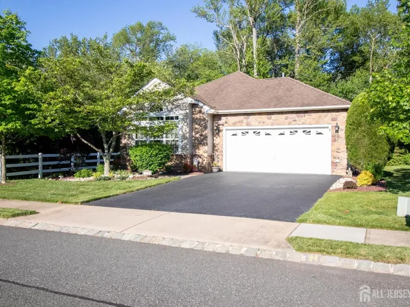 128 Fontaine Ct, Monroe Township, NJ 08831