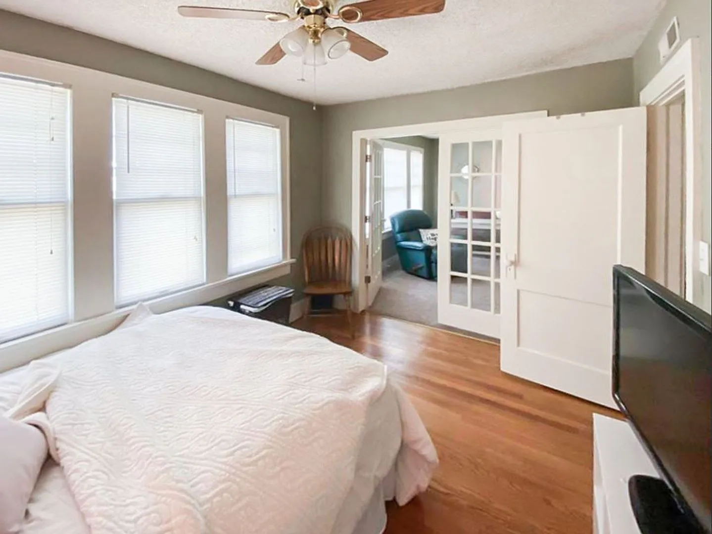 1700 N. Robinson Ave — Photo 2