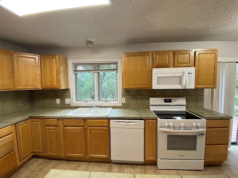 1516 Lisa Dr #B — Photo 6