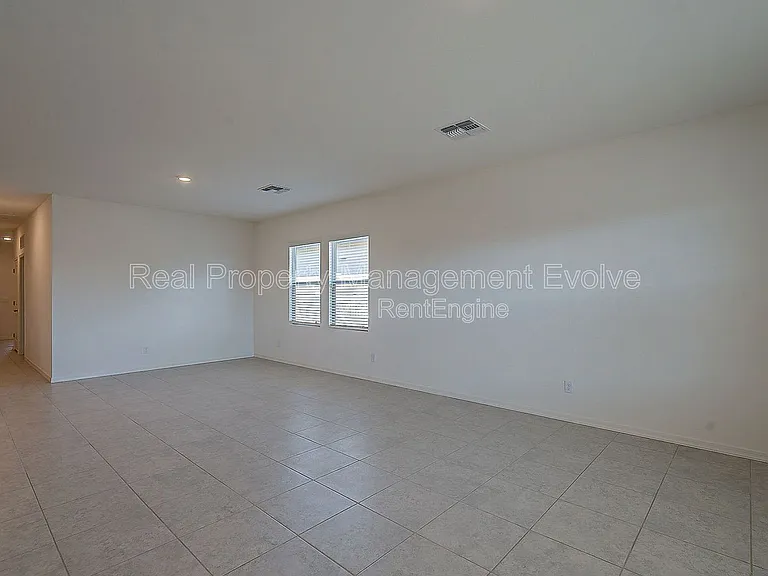 6450 W Magdalena Ln — Photo 6