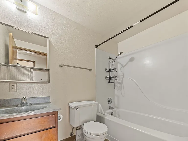 301 Jefferson Ave — Photo 12